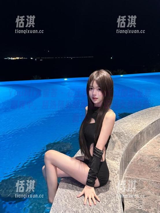 YouMi尤蜜荟-土肥圆Carol YouMi尤蜜荟 - 在土肥圆Carol的职业装图库中,精选精彩瞬间描绘职场女性的多面性