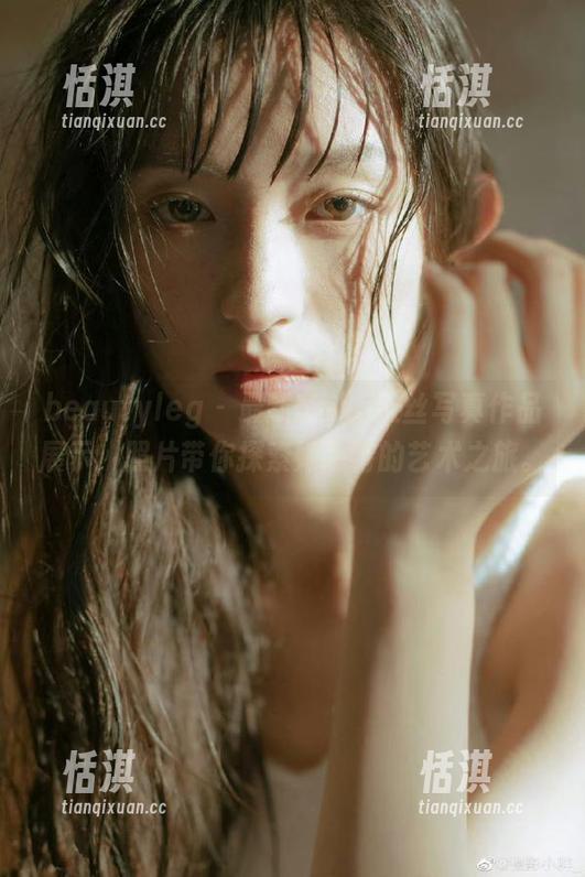 beautyleg - 最新Neko灰丝写真作品展示，照片带你探索她独特的艺术之旅。