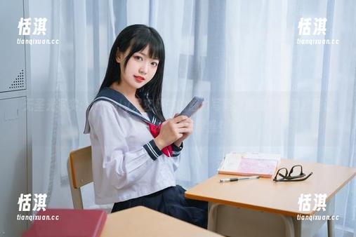 无圣光写实：lovely呆玄秘书的魅力写真，震撼视觉的套图让人心动，快来聚焦！