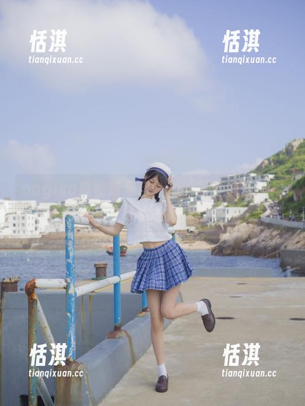 nagisa魔物喵亲自拍摄的写真套图，尽显物置女子大生的青春风采