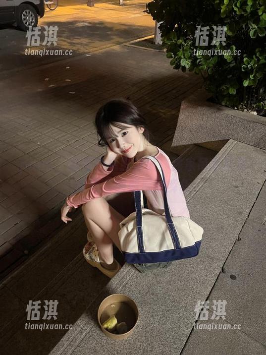 pans-咖喱 pans - 咖喱的摄影之旅:独家吊带写真原图与图册深度解析