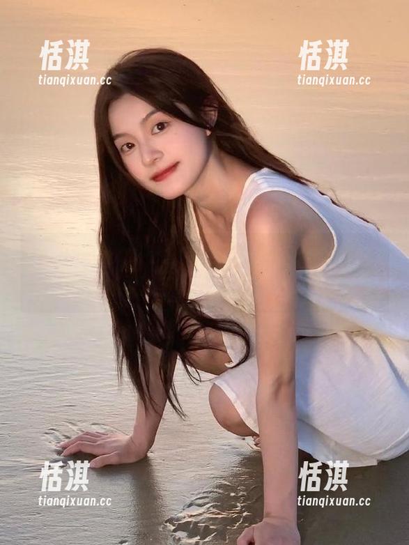 pans - 发现小倩黑白写真之美，最新作品图片更新带你感受经典的魅力