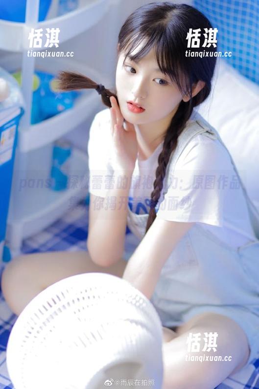 pans-蕾蕾 pans - 探秘蕾蕾的旗袍魅力:原图作品集为你揭开美丽的面纱