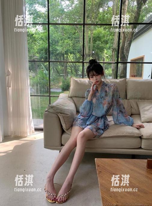 通过サク(saku)的镜头，观看她的奶牛写真作品独特魅力