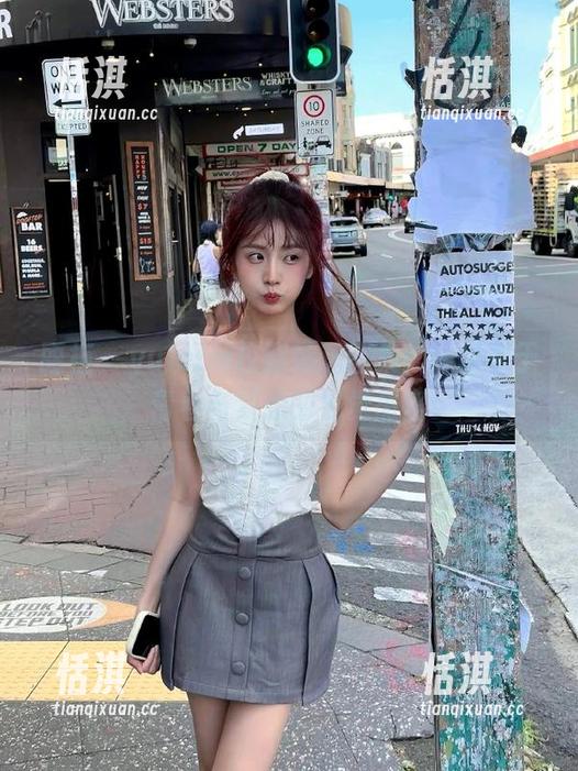 丽柜-yuleba 丽柜 - yuleba校服精选图集:一场关于青春与梦想的视觉盛宴