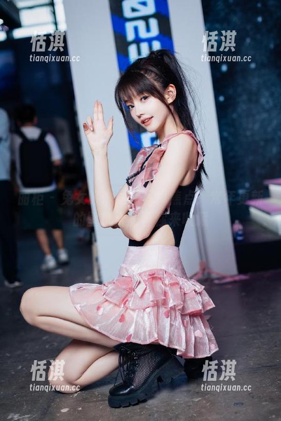 丽柜 - 兔女郎琳达的写真焦点：常年更新的壁纸合集等你来收藏