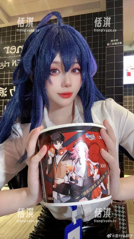 九言的吊带写真探索：透过照片看见她内心深处的真实自我