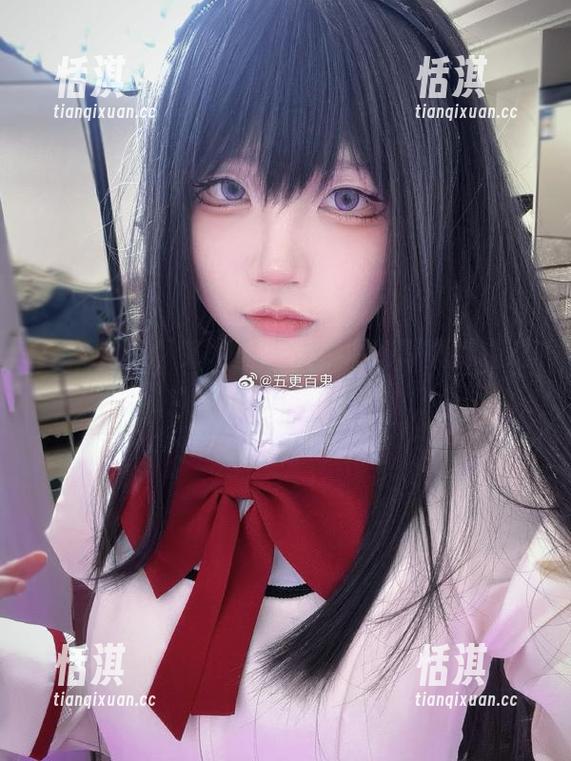 探索五更百鬼黑丝风格，福利写真打造迷人视觉盛宴！