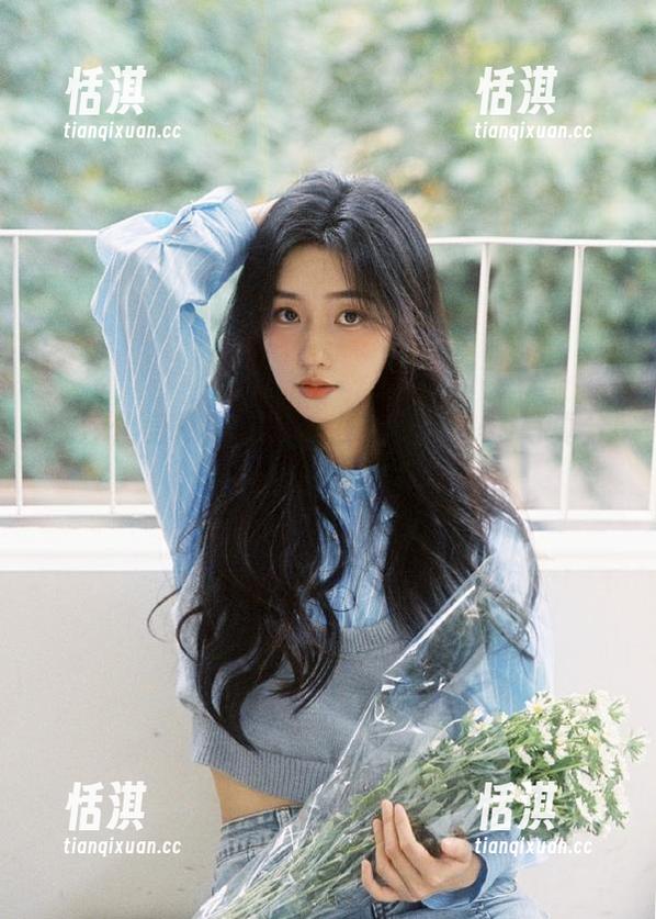 今汐化身吊带黑丝女神，这组cos写真分享绝对惊艳！