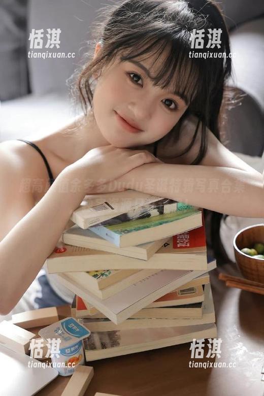 余多多Dudu 超高颜值余多多Dudu圣诞特辑写真合集,独家资源只在这里!