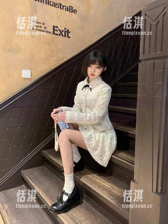 克拉女神 - 看“妮子短裤”写真带来的无圣光美图，感受夏日的随性与自由！