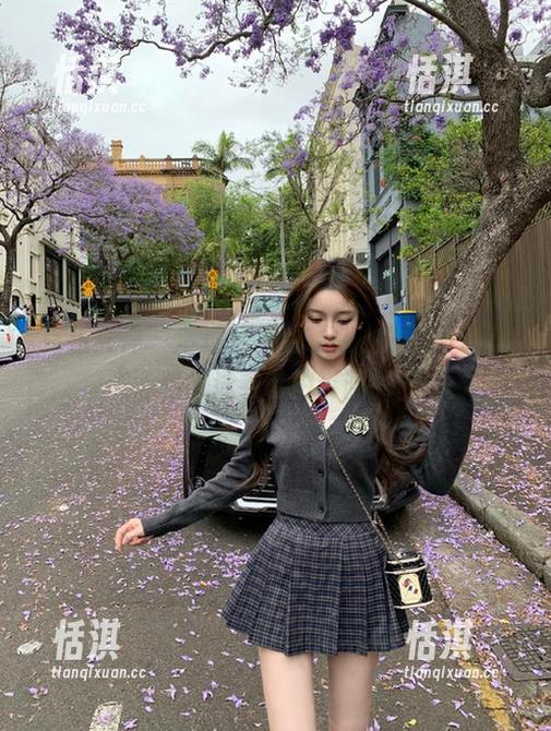 克拉女神 - 透过芊芊的镜头，发现令人惊艳的泳衣私拍资源！