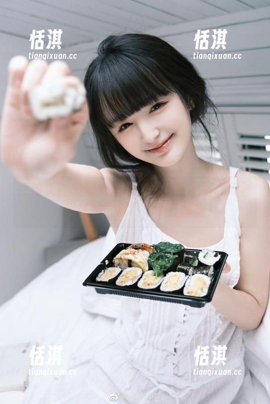 克拉女神 - 鉴赏赵雨静全套护士写真原图，揭秘她背后的故事与情感！