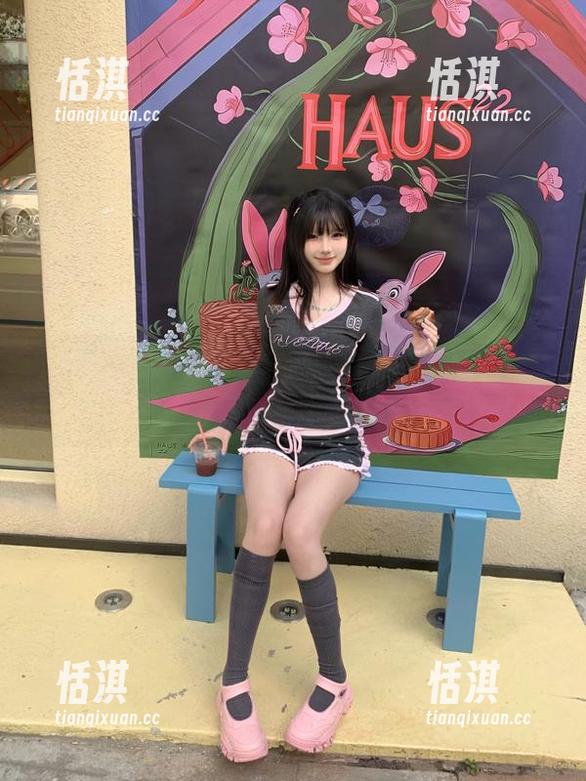 克拉女神-钟淇 克拉女神 - 钟淇泳衣写真:高清呈现她的魅力与自信,每一作品都美不胜收!