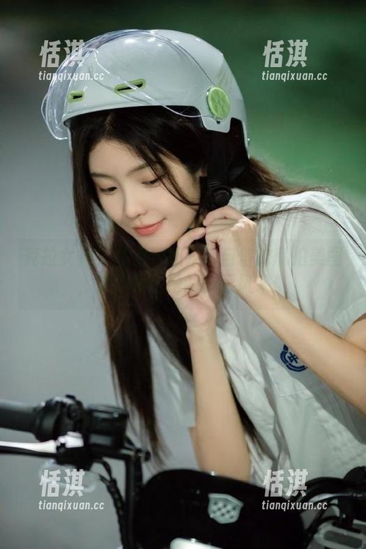 克拉女神-静宜 克拉女神 - 静宜学姐从容自信的私拍美图,带你领略她的多面风采!
