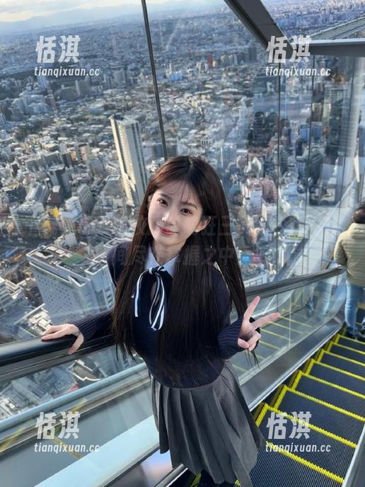 下载兔玩映画校服时崎狂三美图，精彩瞬间尽在掌握之中！