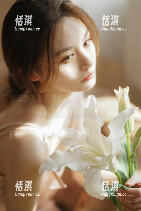 兔玩映画最新写真集：纯白修女下凡，带你一起感受神圣与搞笑的完美结合！
