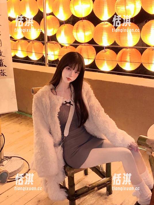 兔玩映画展现优雅，露背毛衣写真美图带你领略迷人风采