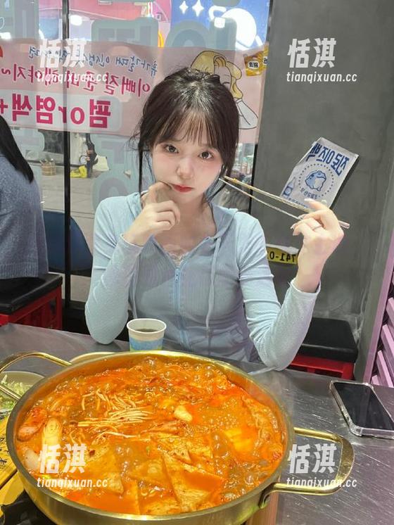 在线探索兔玩映画的冬天里的黑袜主题，独特图片让你感受温馨