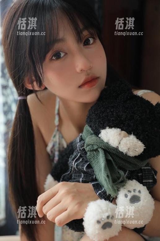 兔玩映画打造的旗袍春梅写真图包，重温经典与现代优雅的完美互动