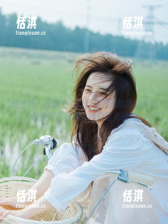 微密圈 - 探索十万口草莓粥粥的教室世界，最新写真集揭开她的甜美秘密！
