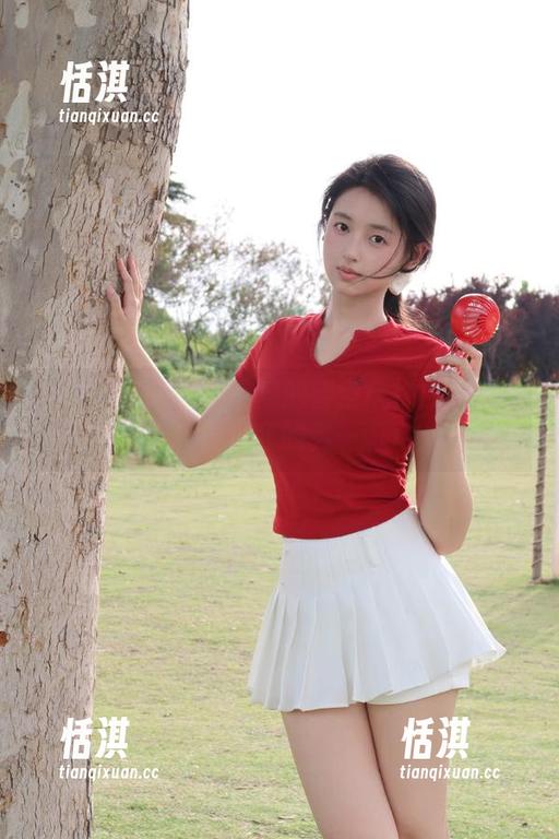 唐韵写真 - 自嘲小宣的镂空风格：高清图集展现我的另一面