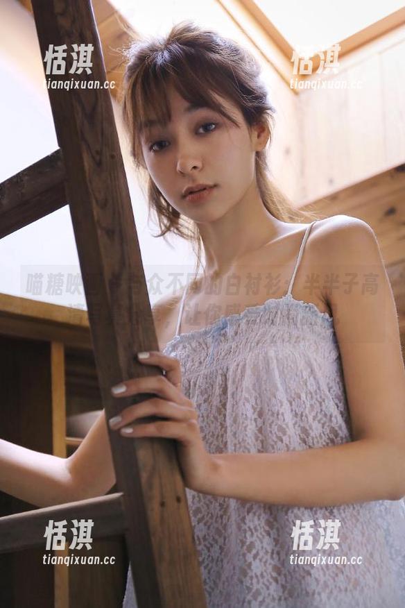 喵糖映画 - 与众不同的白衬衫：半半子高清写真分享，让你感受时尚新风