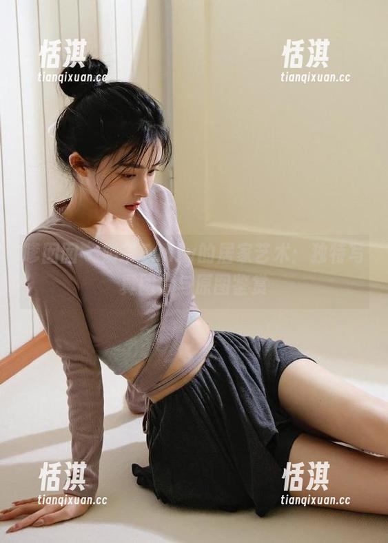 嗲囡囡-奶茶Emily 嗲囡囡 - 奶茶Emily的居家艺术:独特写真图片与原图鉴赏