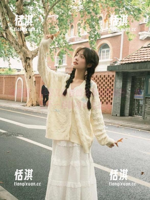 嗲囡囡 - 探索艾静香的运动私房美图，感受不一样的身材与态度