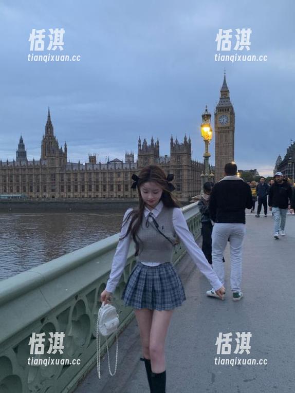 大生模拍 - 雨薇的粉色定制图集：让每一张照片都充满故事