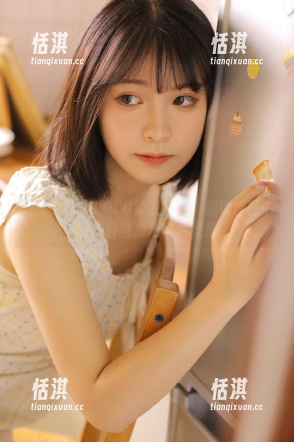 头条女神-COCO 头条女神 - COCO泳衣写真:解锁原图中的夏日清凉与时尚灵感