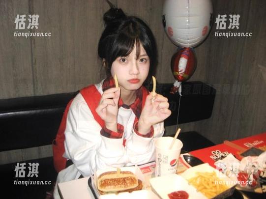 头条女神-刘瑾希 头条女神 - 刘瑾希护士的私拍之旅:独家原图展现她的护理风采与个人魅力