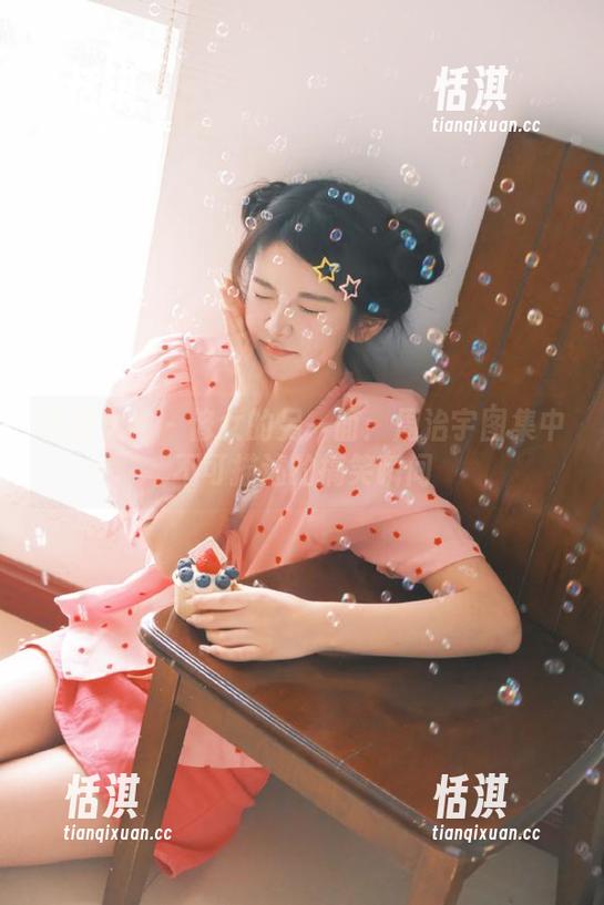 头条女神-周治宇 头条女神 - 修女的另一面:周治宇图集中不可描述的搞笑瞬间