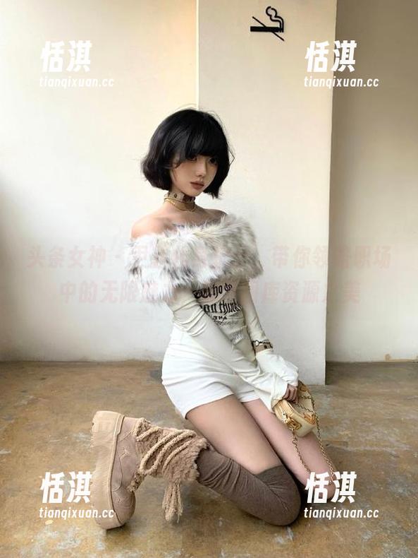 头条女神 - 尹菲化身护士，带你领略职场中的无限魅力，探寻图库资源之美