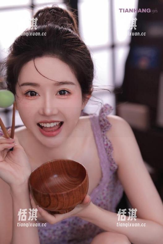 头条女神-李丽莎 头条女神 - 李丽莎御姐写真:每一张美图都是心灵与美的碰撞