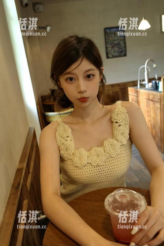 头条女神 - 领略杨曼妮的美足作品魅力，分享她的摄影艺术之旅