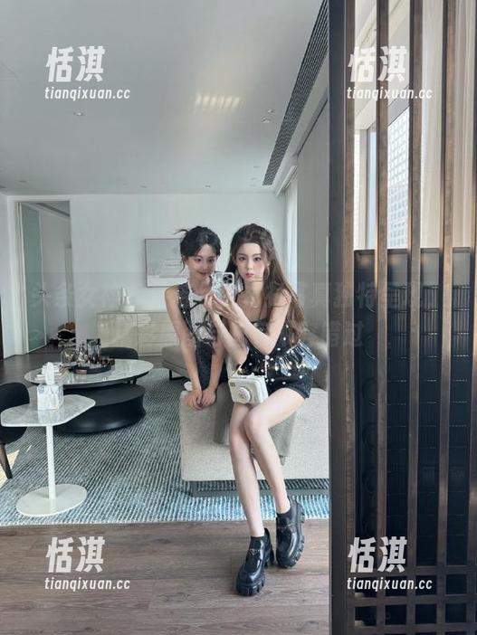 头条女神-秦若兮 头条女神 - 秦若兮白衬衫写真独特呈现,精彩原图与图包不容错过