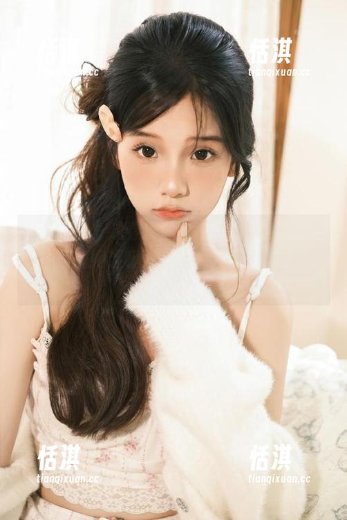 头条女神-莫晓希 头条女神 - 观看护士莫晓希的写真作品,原图展现她温暖人心的职业激情与无限魅力。