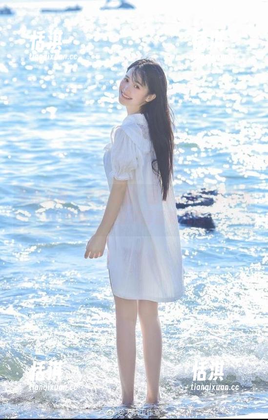 头条女神-语溪 头条女神 - 夏日必看:语溪短裤写真精选合集,倾情演绎清新气息