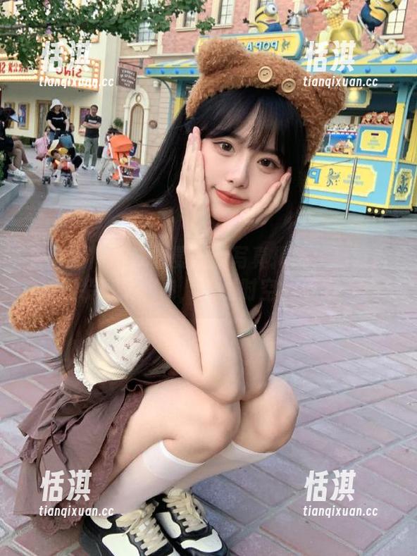 头条女神-陈怡曼 头条女神 - 陈怡曼最新写真揭晓:鸟笼古装高叉旗袍,穿越时空的魅力