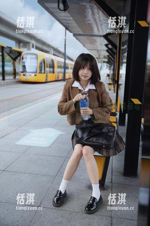 奈斯希希 微密圈 - 在黑色中寻找光明:奈斯希希写真风格的深度分享