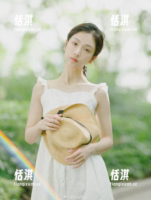 微密圈 - 原图在线：探秘“女刺客”的校园写真，感受青春的无限可能