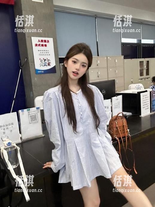 妮是老虎 微密圈 - 夏日必备!“妮是老虎”精美泳池写真合集,图包带你走进色彩斑斓的海滨世界!