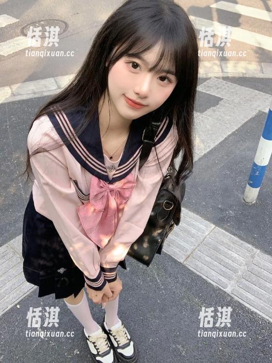 孙乐乐(손예은)的全套皮衣系列写真作品现已上线，点击下载，开启你的时尚之旅！