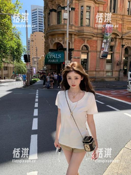 微密圈 - 宋昱欣裸足写真：分享清新自然感与生活的无限可能