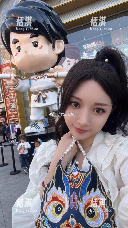 小女巫露娜超美户外小米裙写真，免费高清资源等你来拿！