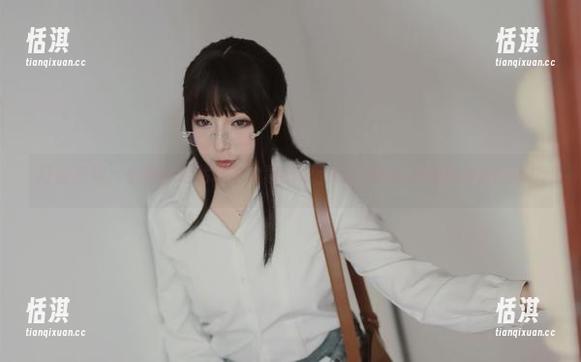 打破常规，小容仔咕咕咕w的黑暗护士COS图包将颠覆你的想象！