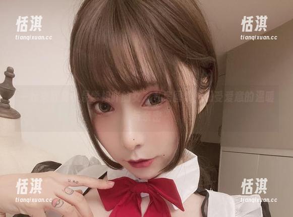 一起来欣赏小泉学姐吖的女友私房图集，感受爱意的温暖与亲密
