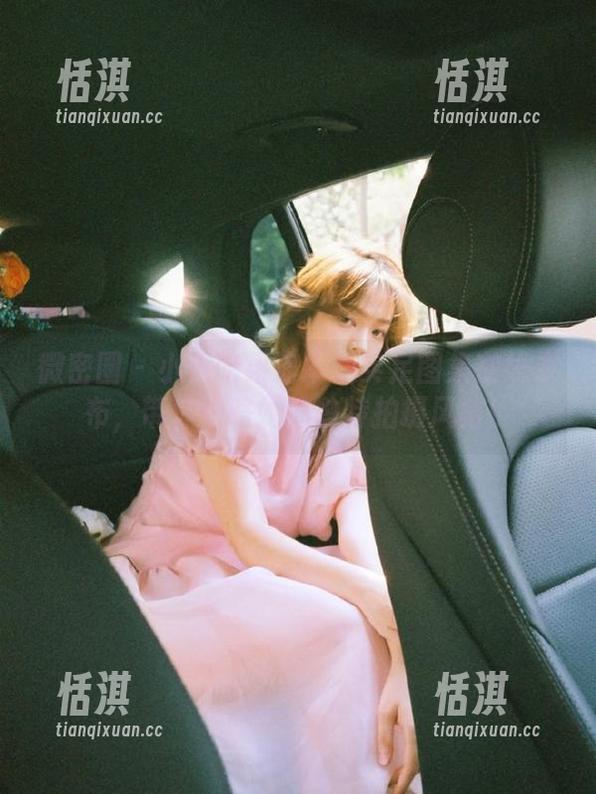 微密圈 - 小玉吃果冻本钱实足图集在线发布，带你领略她的独特拍摄风格！