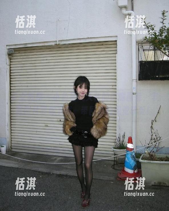 少女秩序-小鱼 少女秩序 - 小鱼呈现天台的诗意画卷,丰富图片等你下载,带回家的视觉享受!